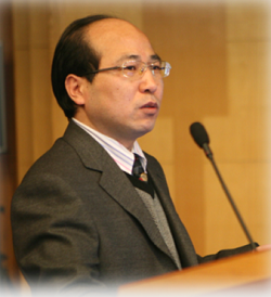 西北大學創新論壇第一千零一講暨校慶118周年學術講座：從天然黏土礦物綠色制備高性能SRC脫硝分子篩