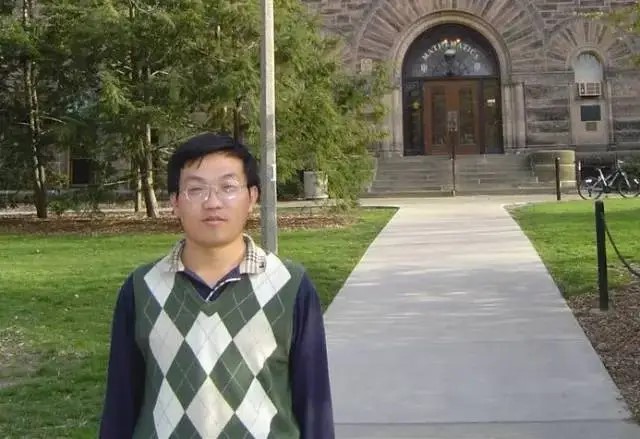 西北大學創新論壇第一千六百八十一講：Problems and results on determinants involving Legendre symbols